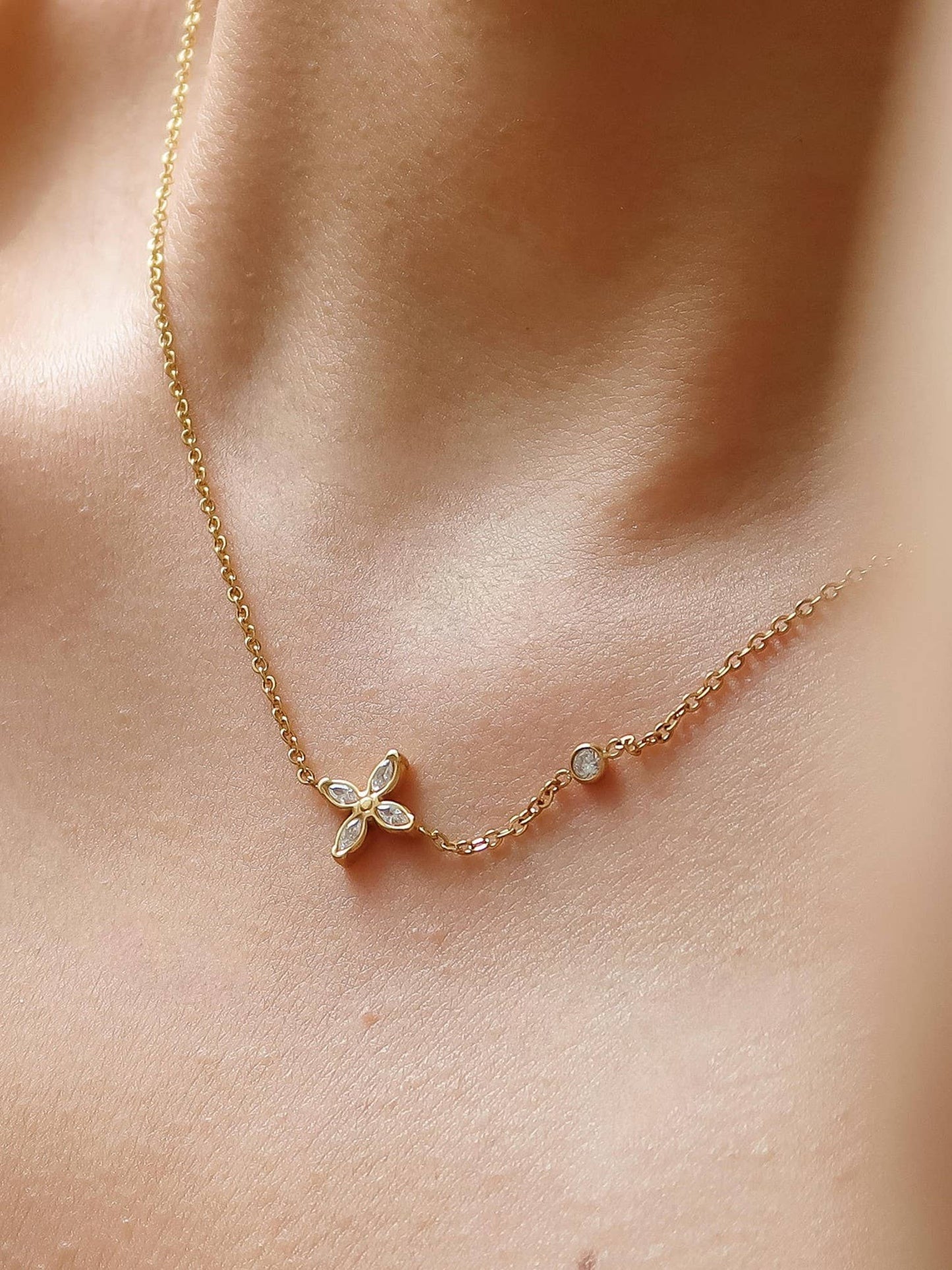 Clara Dainty Flower Pendant Necklace