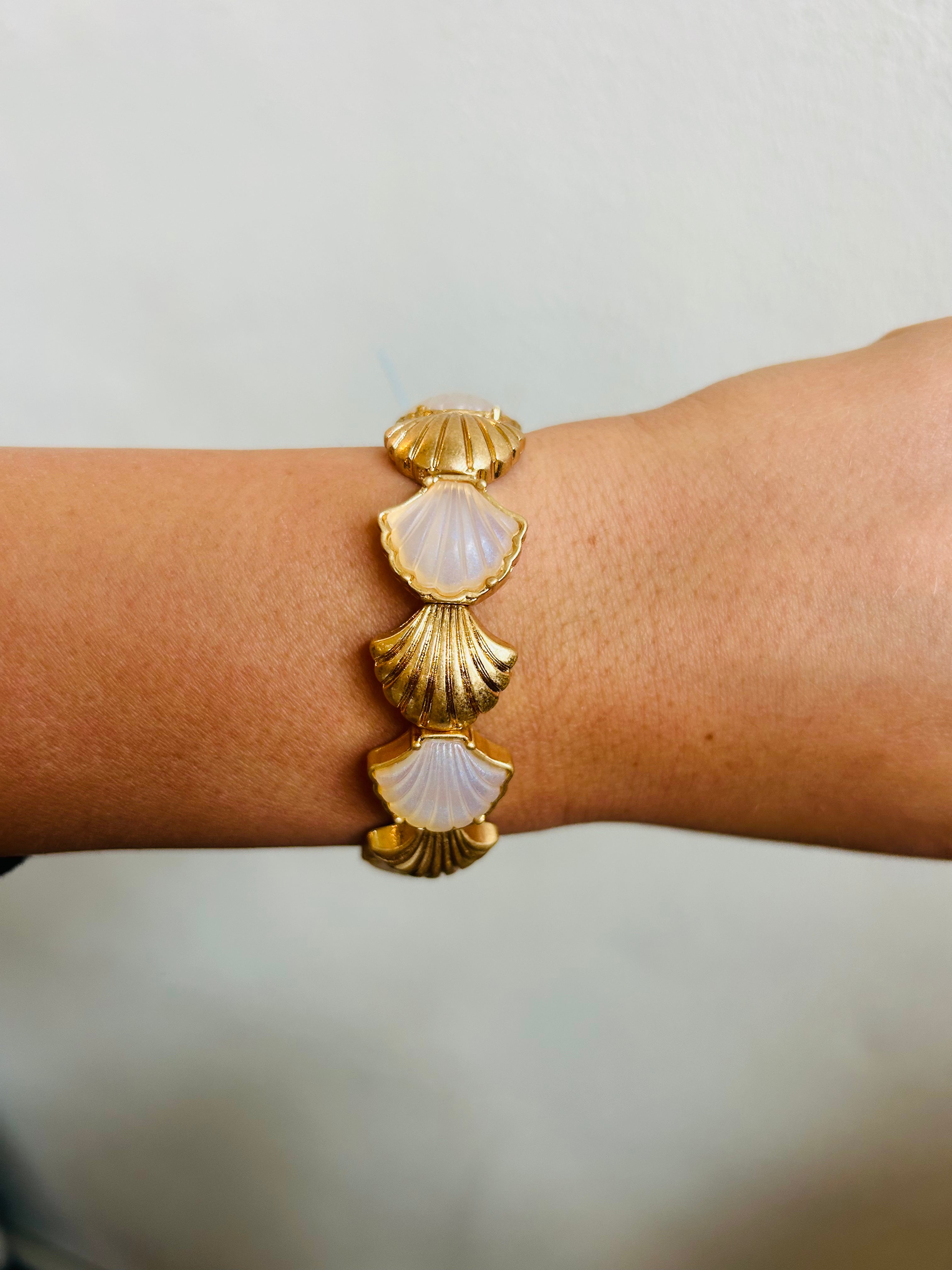 The Seashell Bracelet- Gold