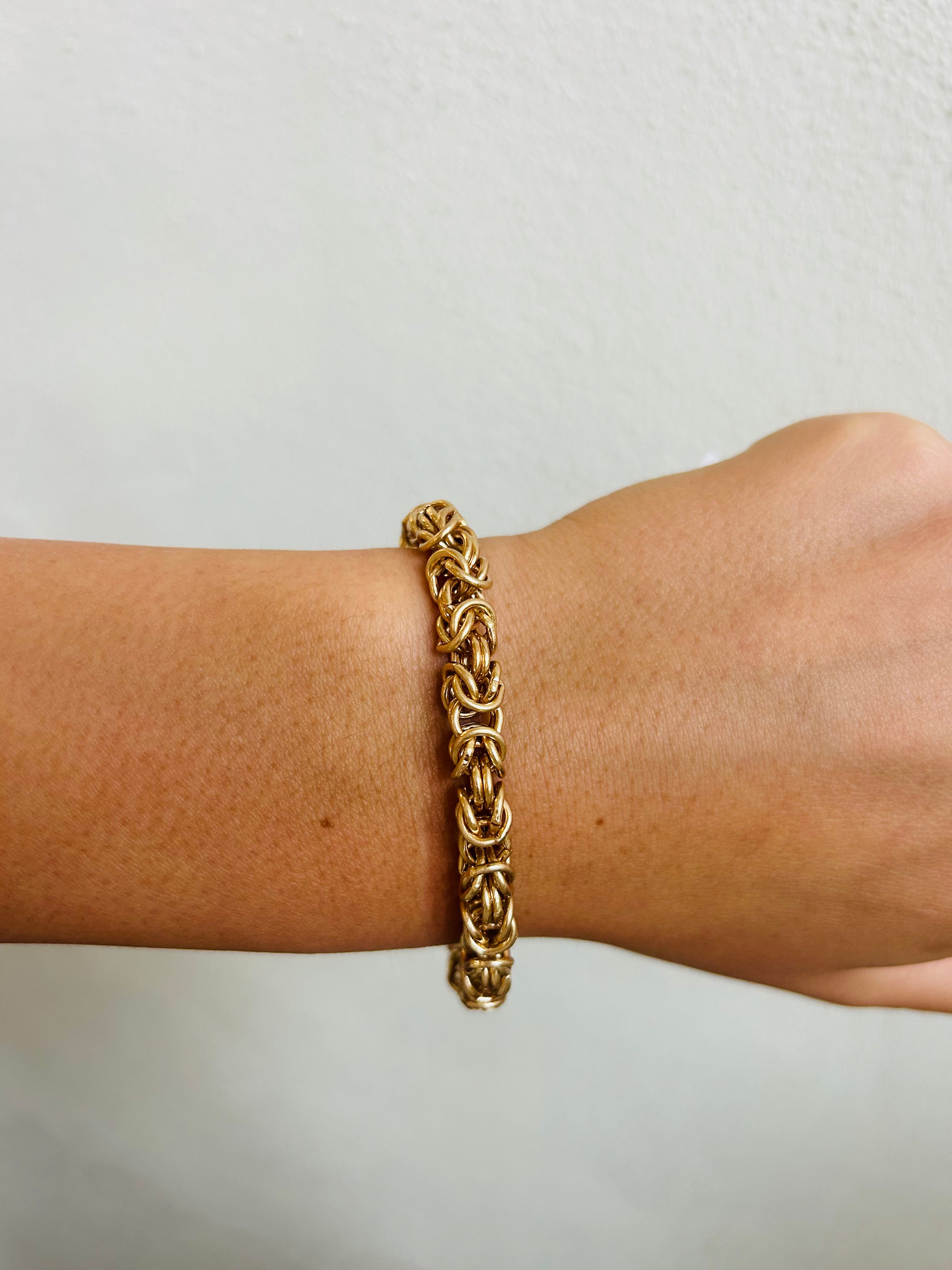 The Pricilla Magnet Bracelet- Gold