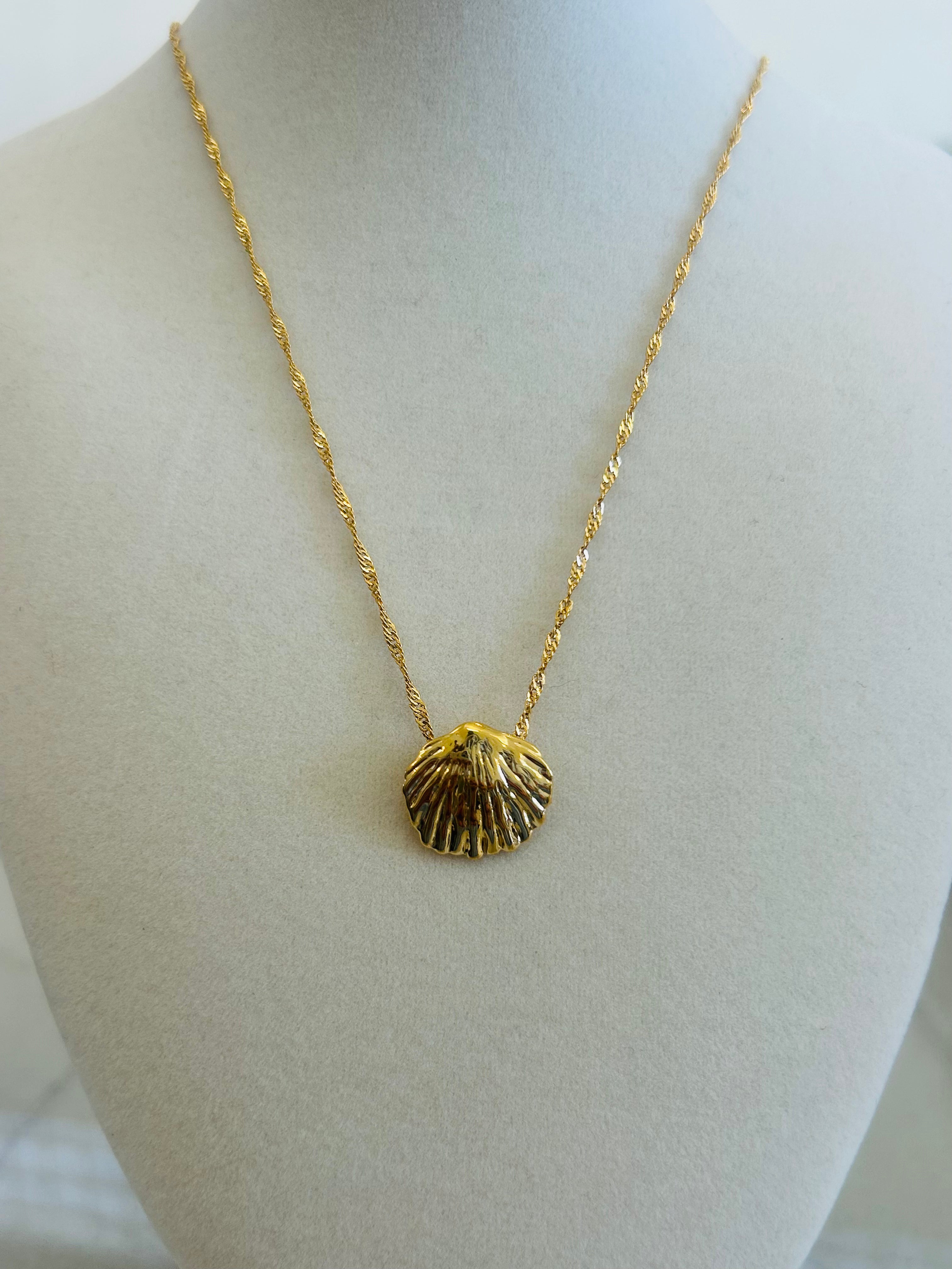 The Cochellia Twist Necklace- Gold