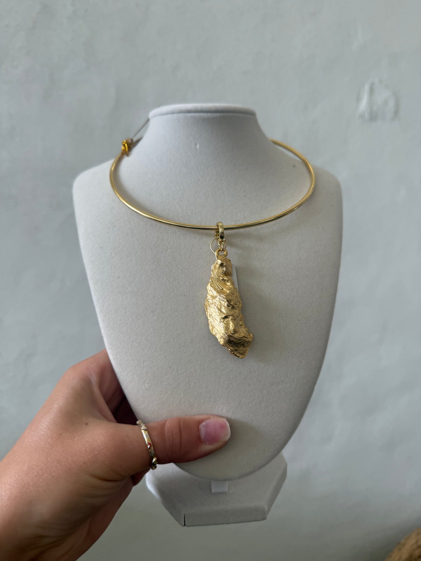 Knotty Bling - Oyster Pendant