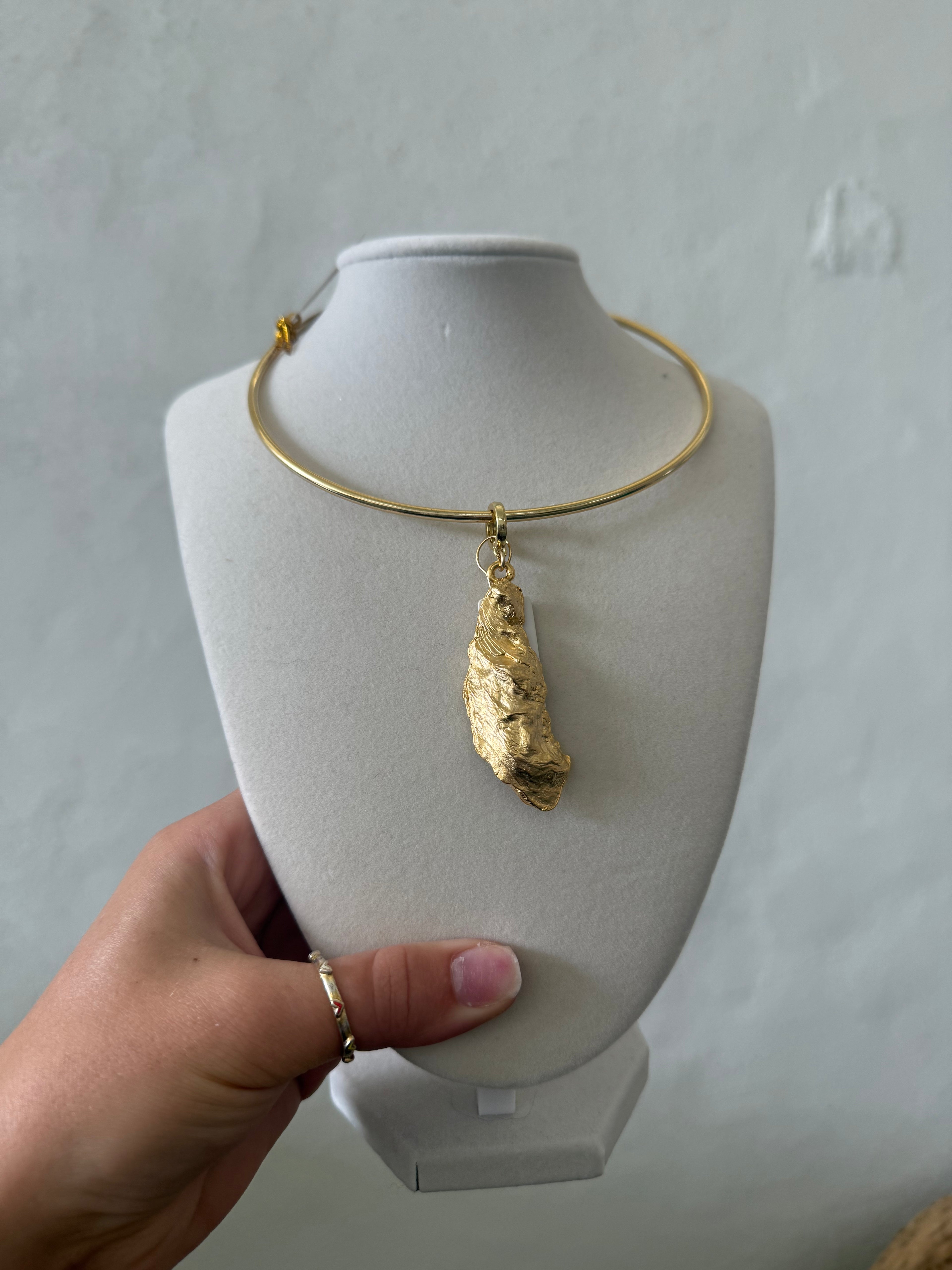 Knotty Bling - Oyster Pendant