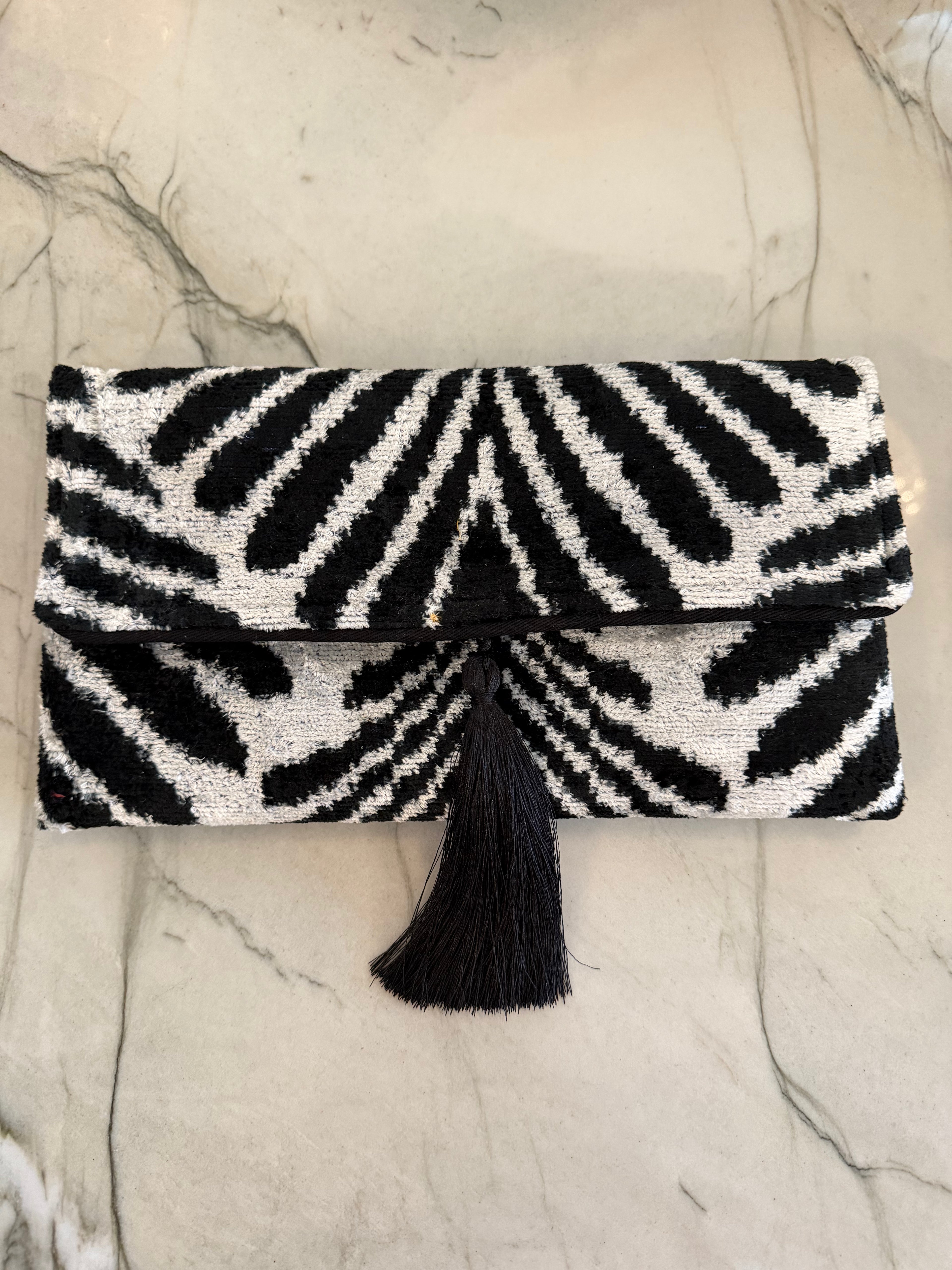 The Blaire Clutch - Onyx & Pearl