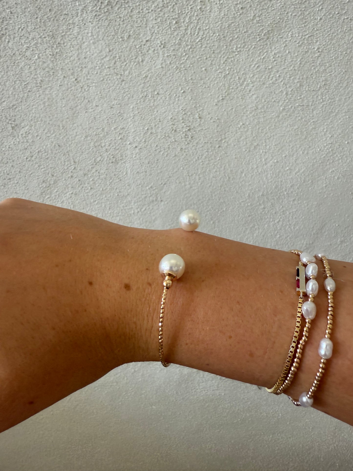 The cuffed Pearl Bracelet