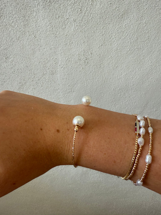 The cuffed Pearl Bracelet