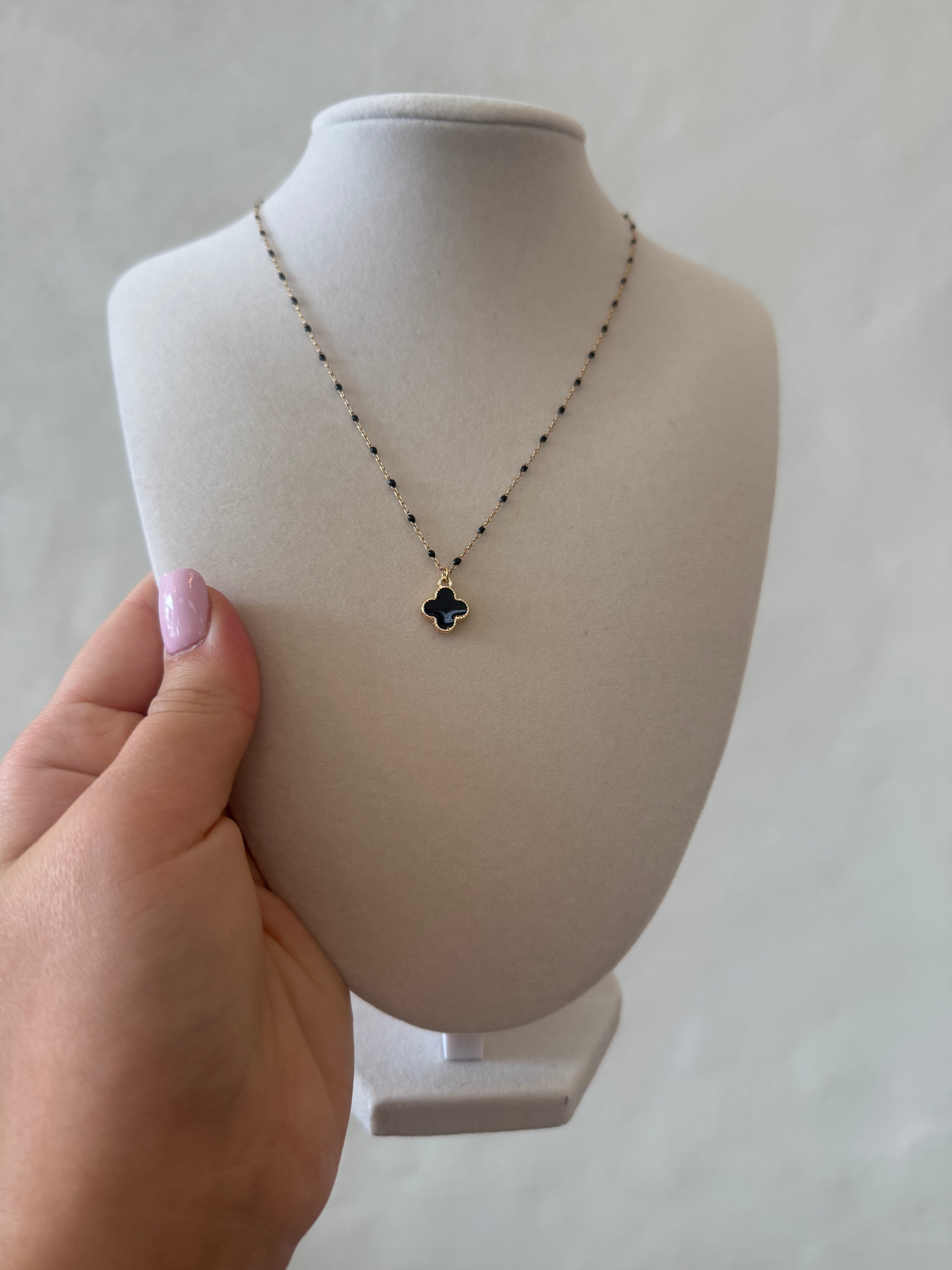 The Clover Beaded Necklace- Black