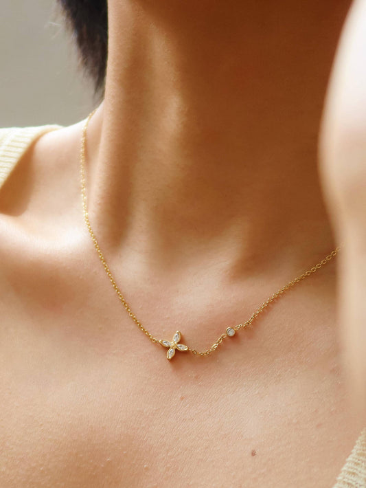 Clara Dainty Flower Pendant Necklace