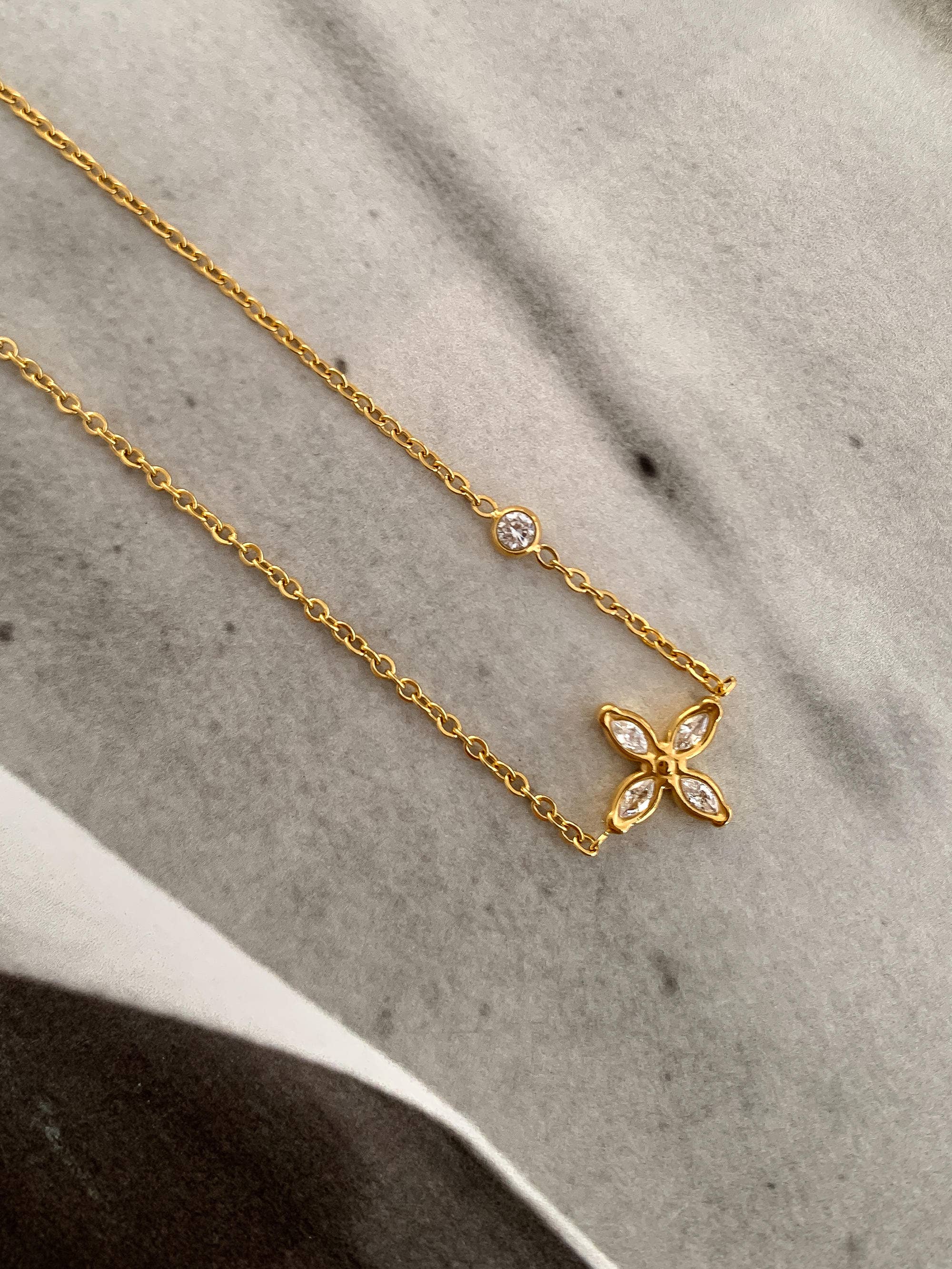 Clara Dainty Flower Pendant Necklace